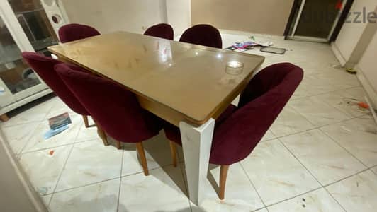 سفرة مودرن ٦ كراسي بحالة جيدة جدا