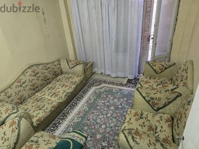 طقم أنتريه كامل (كنبة كبيرة، 4 كراسي) بحالة جيدة جداً