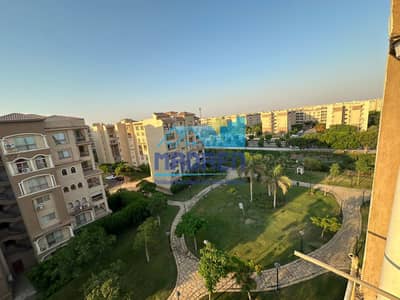 شقة للبيع بمدينتى نموذج ( 200 ) مساحة 135 m بال B3 فيو جاردن