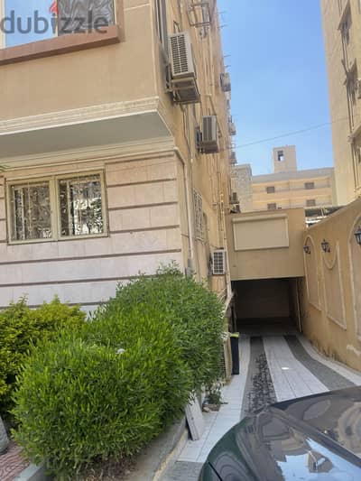 فرصة لمن يرغب المساحات الكبيرة