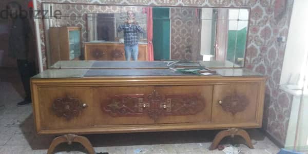 بوفيه كبير بالمرايه + بوفيه  جانبي