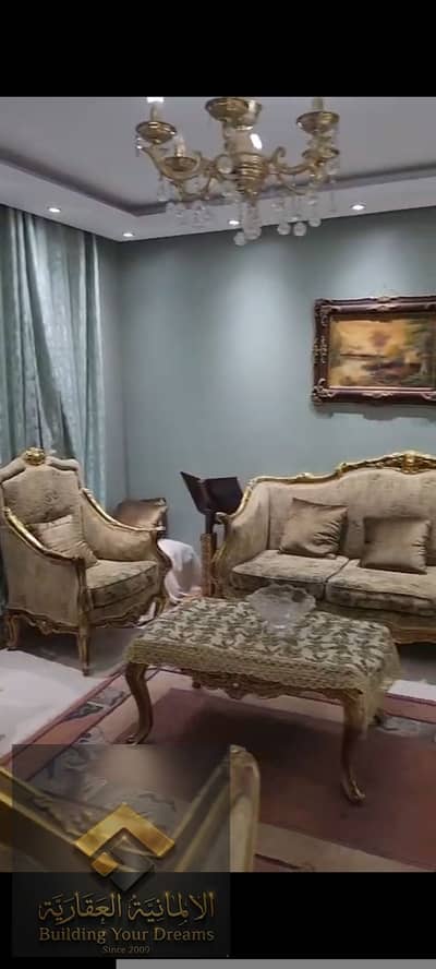 For sale, an apartment in Gardenia Heights 1, a prime location near North 90th Street, Gamal Abdel Nasser Axis, and Alma Market, as well as the German University and Cairo Festival City, with easy access to all services and main axes.