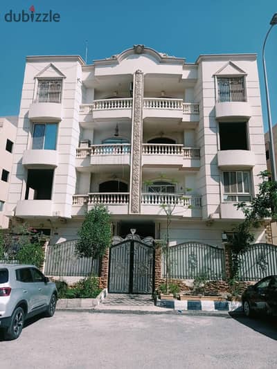 For sale, an apartment in the Tourism Gardens of October.