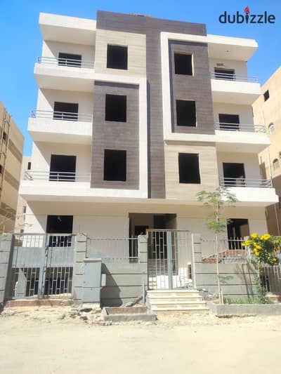 For sale, an apartment in the October Gardens tourist area.