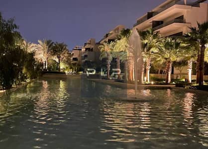 شقة جاهزة للاستلام متشطبة بالكامل مع 2  جراج للبيع في ليك فيو التجمع  Lake View