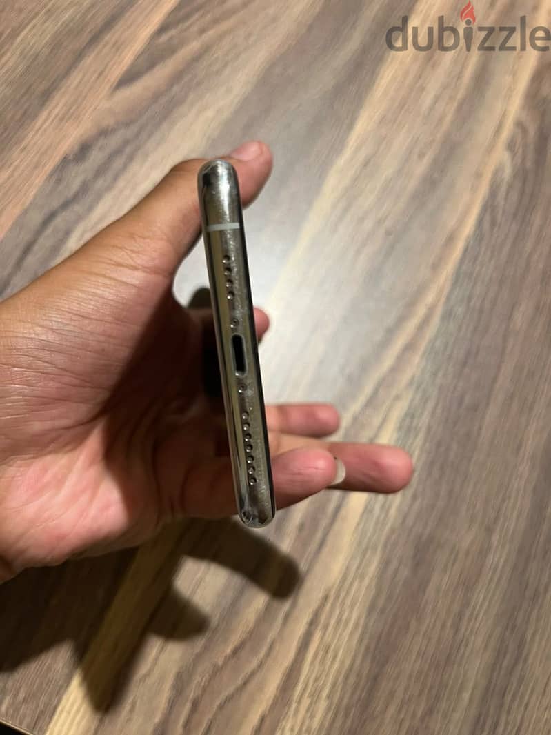 Apple - iPhone 11 Pro Max 2