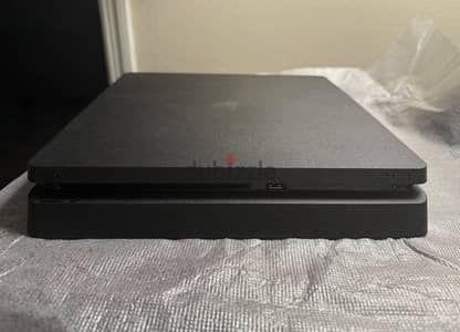 Ps4 Slim 1TB بلايستيشن 4 1 تيرا معاه 3 دراعات و لعبتين