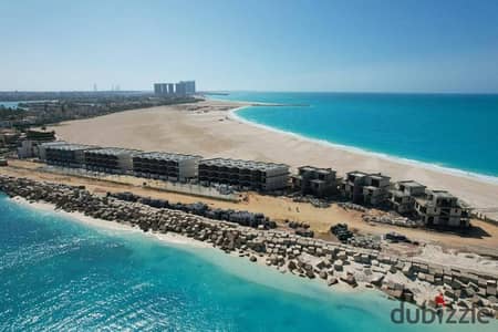 شاليه للبيع في مارينا 5 _Marina 5   لسان الوزراء صف أول على البحر متشطب بالكامل بجوار مرسى اليخوت وبالقرب من أبراج العلمين الجديدة