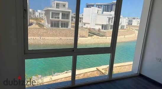 فيلا للبيع 7 غرف نوم بإطلالة VIP، تشطيب ألترا مودرن، في مزارين – العلمين الجديدة، مدينة العلمين.