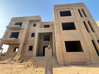 فيلا مستقل صف ثاني على الغولف في قطامية ديونز