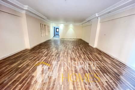 Apartment for sale with a side sea view and directly on the sea
