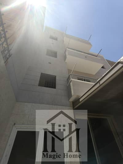 A 3-story ultra-modern finished house in Ebny Beitak 7, prime location near transport, final price 3.5 million!