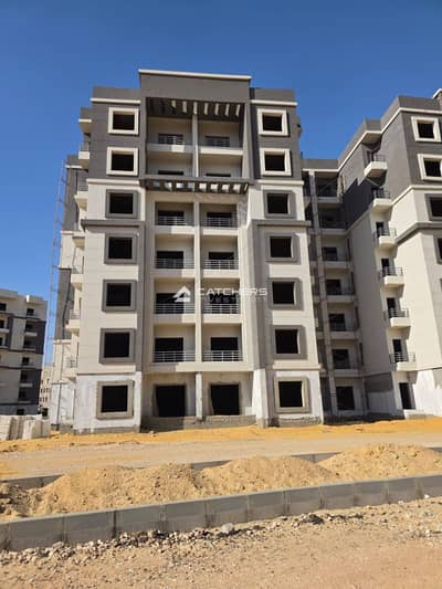 Receive your fully finished apartment in the heart of New Cairo, directly opposite Open Air Mall in Madinaty, with a 35% discount for cash payments.