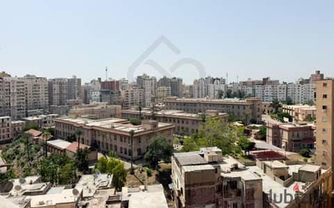 شقة للبيع 126 م  محرم بيك  ( ش الصالحى ) خطوات للترام - مطلات مفتوحة بالكامل