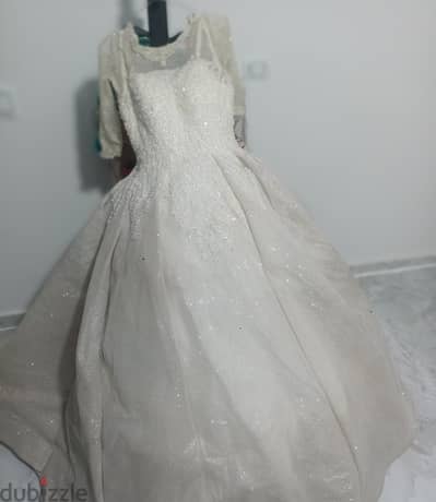 فستان عروسة
