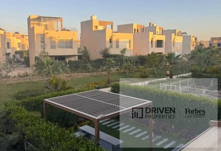 استلام فوري تاون هاوس متشطب بالكامل في كمبوند ذا كراون بالم هيلز The Crown Compound Palm Hills جولف اكستينشن 6 اكتوبر الجيزه