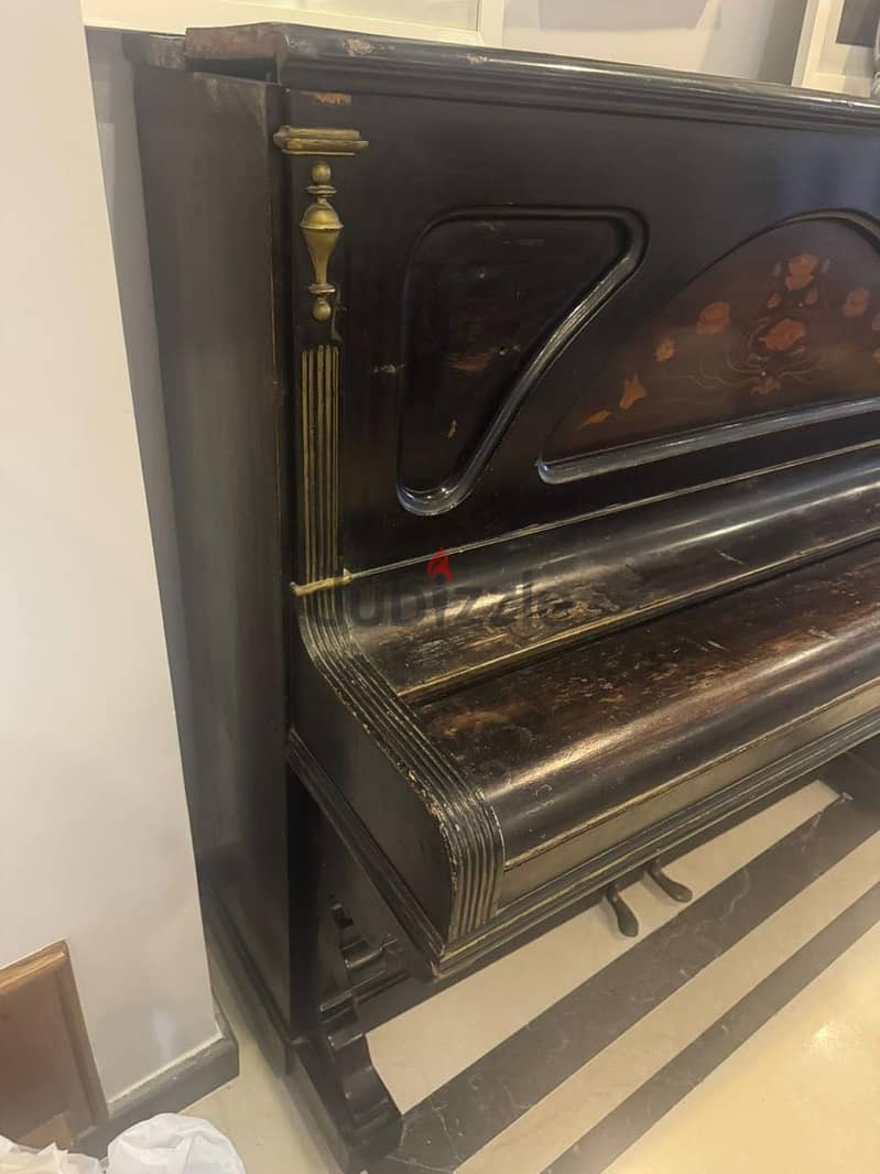Antique Piano 1