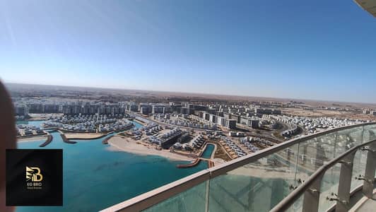 شقة للبيع بالدور 35 بـ Lagoon View & Sea View في كمبوند Alamein Towers