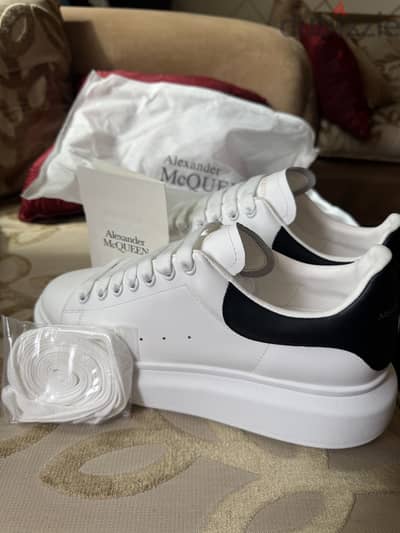 Alexander McQueen Oversized Sneakers NEW unauthorized authentic