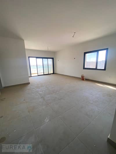 For rent 3 rooms in Al-Borg 182 meters corner in Al-Borg compound