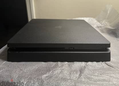 Ps4 Slim 1TB بلايستيشن 4 1 تيرا معاه 3 دراعات و لعبتين