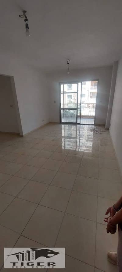 لقطه  للبيع بمدينتي شقه 96م في B11 بسعر مغري جدا  مساحه 96 متر النموذج االمطلوب دور اول    مكونه من 2 نوم  و 2 حمام   قريبه من الخدمات و المسجد  تشطيب شركه  موقع مميز مطلوب سعر مفاجااه  خالصه كاش   جاهزه للسكن   التواصل فون او واتساب 01002715806