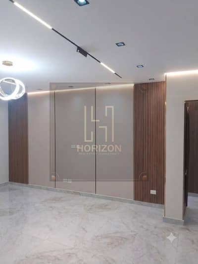 اقل سعر شقه 3غرف نص مفروش بالاجهزه للايجار فى كمبوند ديتريكت 5 مراكز apartment for rent in District 5 Compound by Marakez