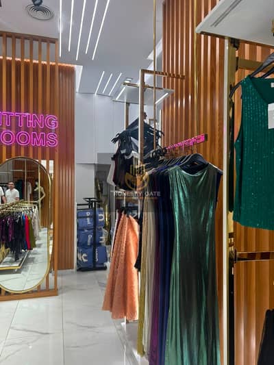للإيجار محل ملابس مساحه 75م في Gateway Mall الرحاب | مجهز بالكامل بالتكييفات | تشطيبات خاصة وفاخرة ، وجاهز للتشغيل فورًا نشاط | بجوار Princess Cafe
