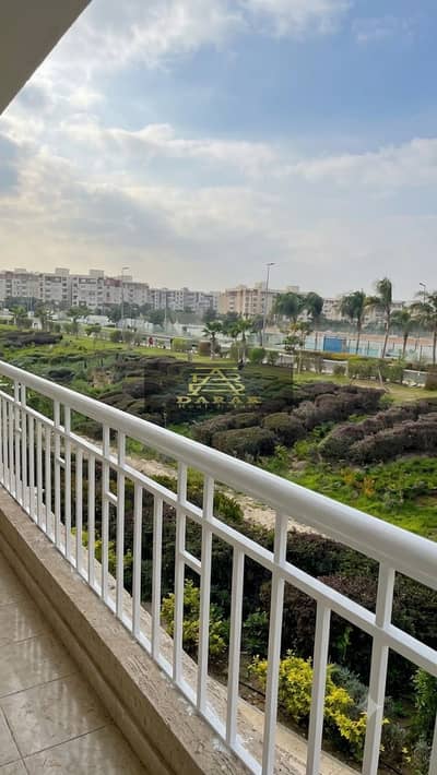 شقه للبيع 140متر B14 مدينتى باقل اجمالى فيو مجرى السيل