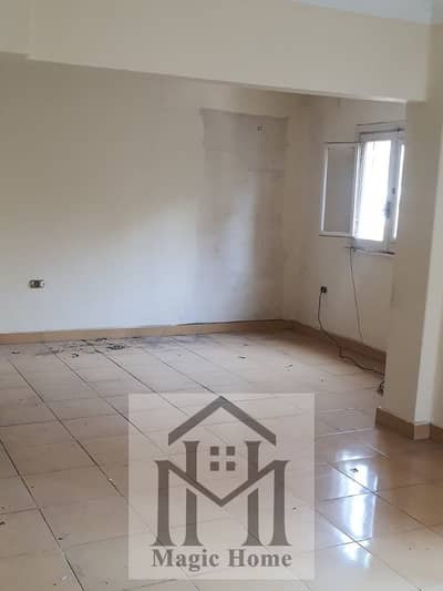 Mohandessin Deal! 130m apt, 2nd floor behind Omar Tousson, facing Al Ahly Bank Club. 2 beds + living, 100% private. Final Price: 2,800,000 EGP!