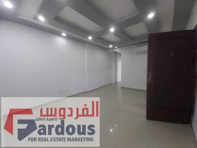 For rent a commercial unit ground floor area 100 meters in Al-Ibrahimiah on the tram super super lux finishing new building