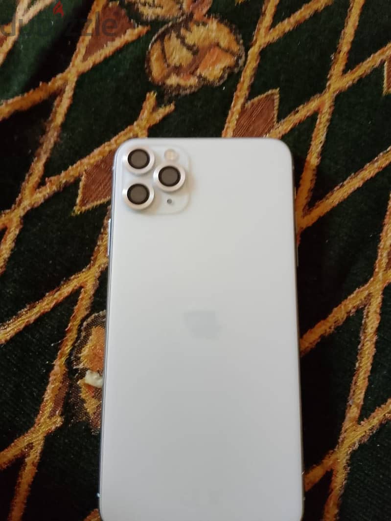 Apple - iPhone 11 Pro Max 4