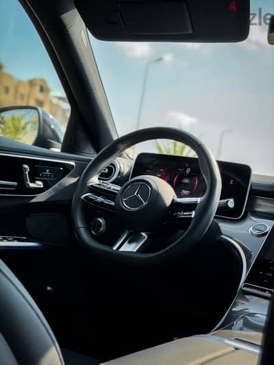 Mercedes-Benz C200 2025