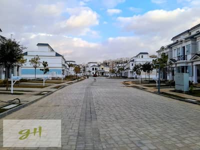 Ready to move 305m Town House for sale in Mountain View ICity New Cairo