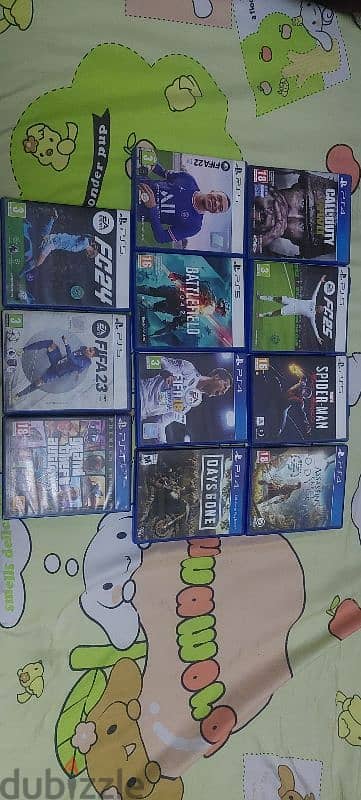 للبيع مجموعة ألعاب PS4 و PS5