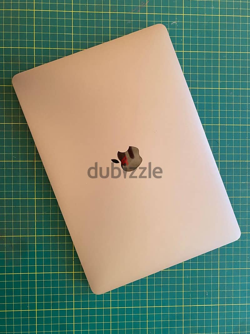 MacBook Pro M2 used Like New 5
