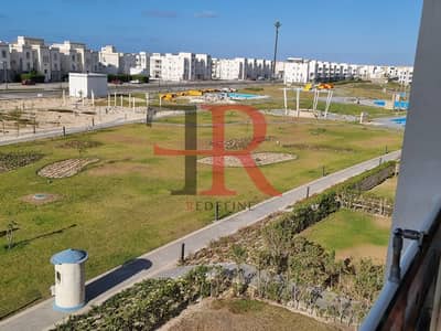 شاليه للبيع بإطلالة على الحديقة في أمواج الساحل الشمالي، سيدي عبد الرحمن.