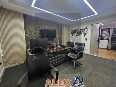 Office for administrative rent in Cleopatra, an administrative license, and steps to the sea