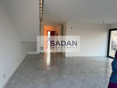 Three-story villa with a private garden for sale, ready for viewing, with installments over 10 years and a 50% cash discount.