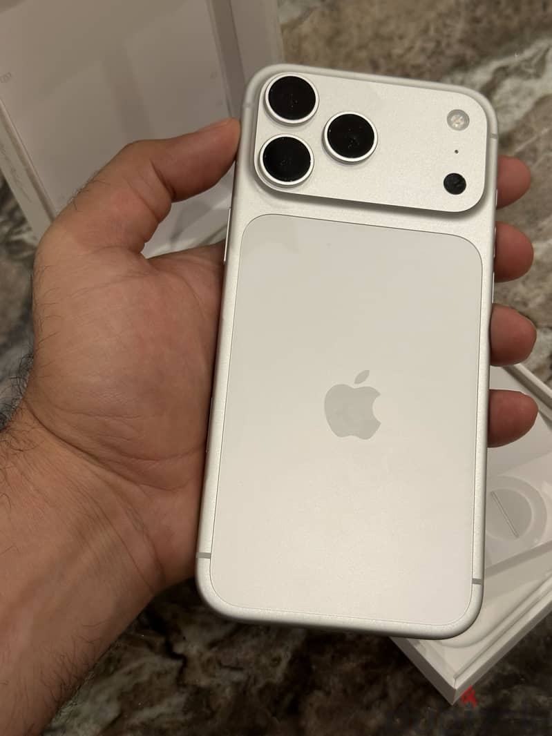 Apple - iPhone 17 Pro Max 4