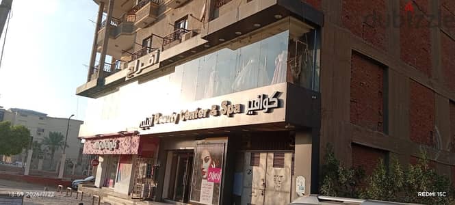 للبيع واجه محل كبيره باللون الفيران والزجاج السكوريت وتكيفات كونسيلد
