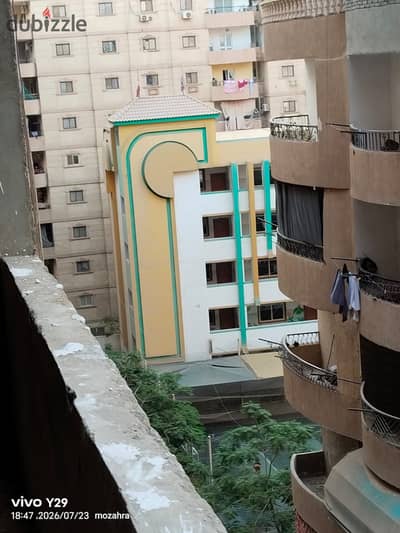 شقة لقطة للبيع مساحه 170م نصف تشطيب  ناصيه علي شارع الجامعه بزهراء مدينة نصر عمارات الاهالي