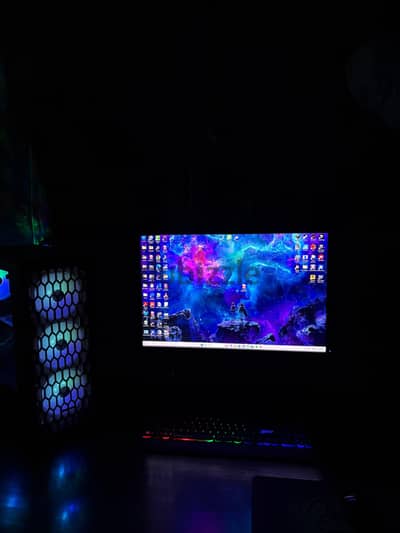 جهاز استعمال سنة و نص معاه العلب بتاعته rtx 3050 core i5