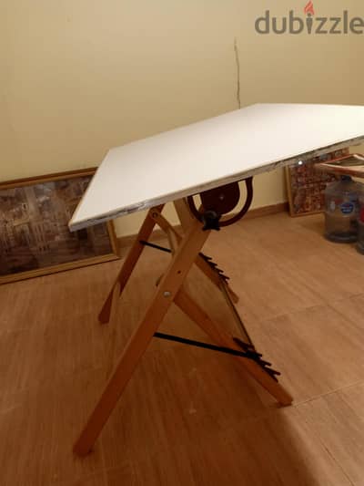 ترابيز رسم ترابيزة للـ Graphic Designers ترابيزة للـ Graphic Designers