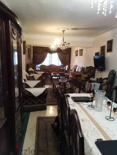 شقة للبيع فى ميامى  ١٣٠ متر  ٢ غرفة ٢ حمام  ريسبشين ٣  البيع من المالك