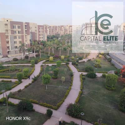 140 sqm corner apartment for sale on a typical floor with a garden view, located in the Dar Misr Al-Qaranful compound, opposite Al-Rehab.