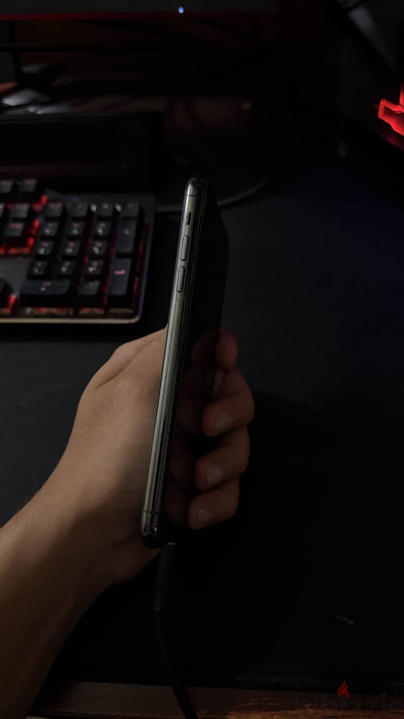 Apple - iPhone 11 Pro Max 1