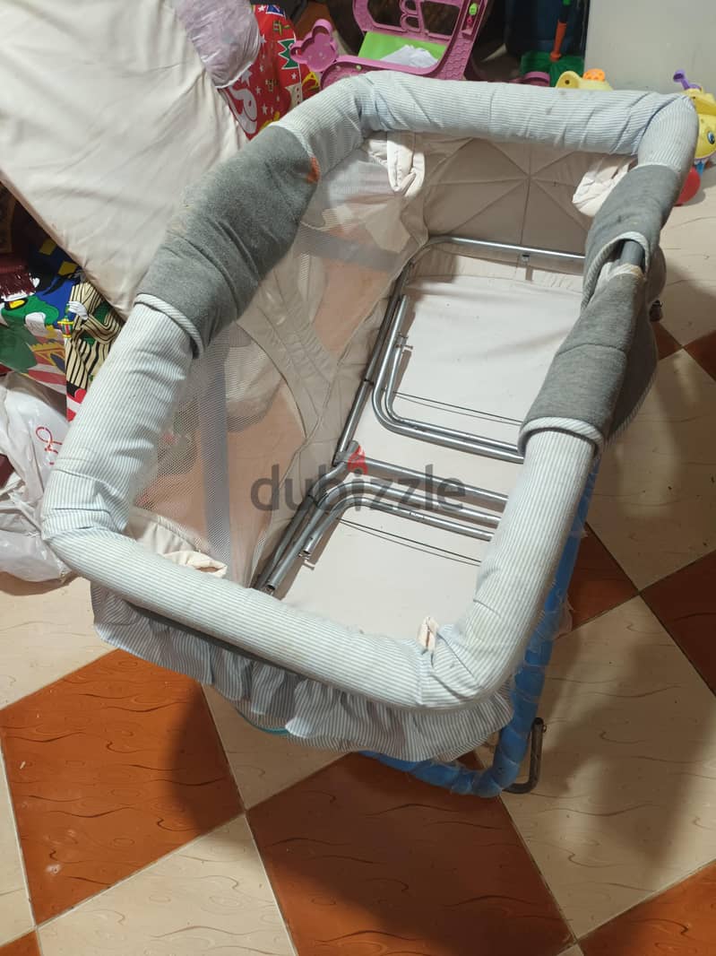 سرير اطفال 2