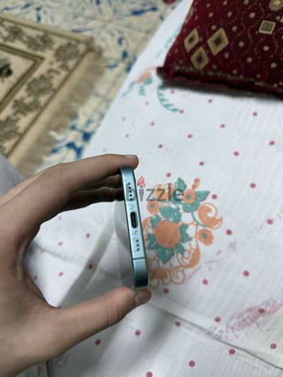 ايفون 16 معفي ضريبه معاه علبته والوصله بتاعته مساحه 128 بطاريه92