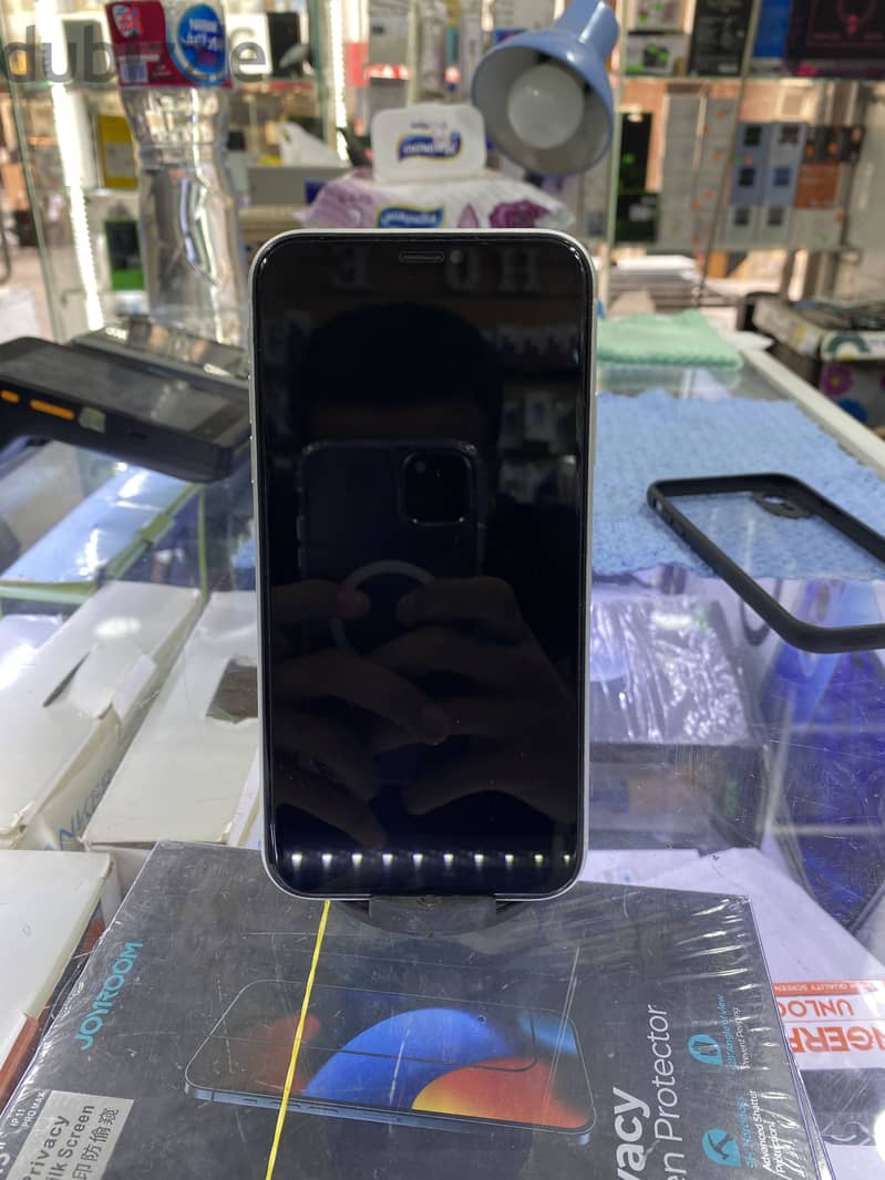 Apple - iPhone XR 3